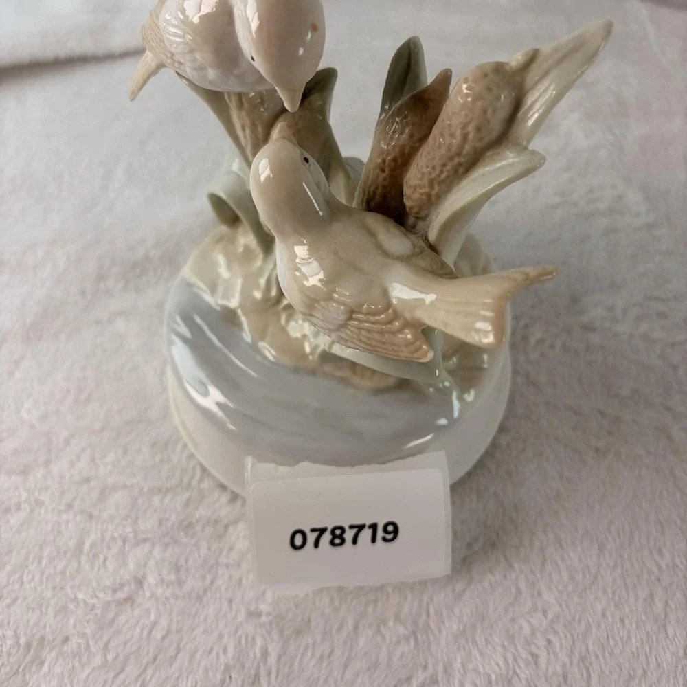 Vintage 70s Porcelain Bird Music Box Figurine Birds in Cattails As Is Repair